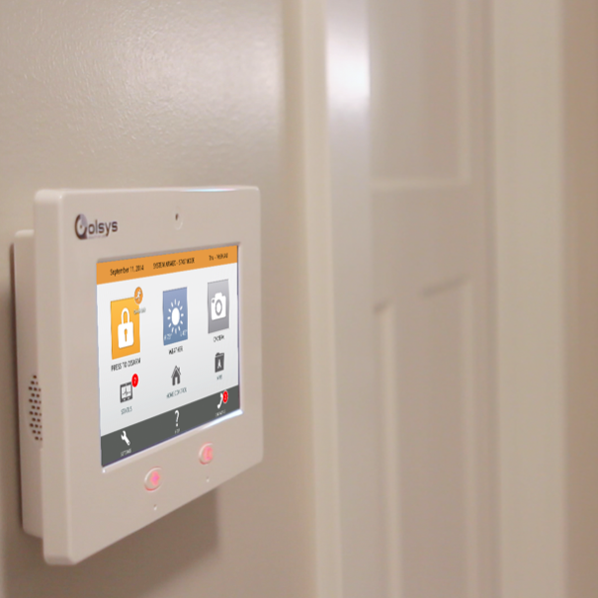 qolsys-iq-panel-lifestyle-1-medium