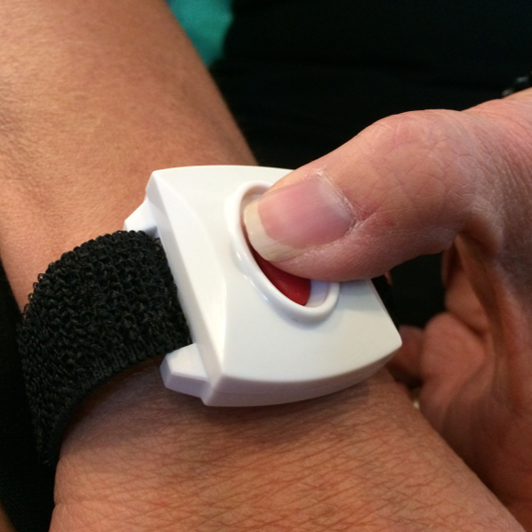 IQ-IQ-Pendant-Lifestyle-1-MEDIUM