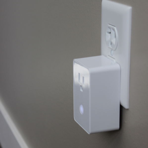 qolsys-iq-outlet-lifestyle-2-medium