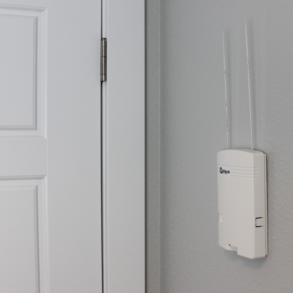 IQ-iq-wireless-translator-lifestyle-2-medium